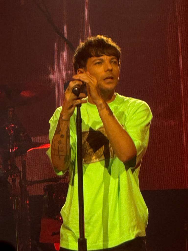 OT5DTour tweet picture