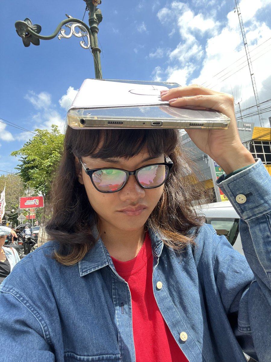 CowboyLikeBee13's tweet photo. [FRIENDSHIP APPLICATION]

Name: bee
Age: 24
Occupation: SocMed Specialist/English Tutor
Domicile: Bandung
Zodiac: ♓️
Height: 162cm
Hobby: Baring pake headphones playing sad music.
Fun fact: Nonton Eras Tour floor seat pake duit hasil jualan friendship bracelets https://t.co/qeRIgH6jK5