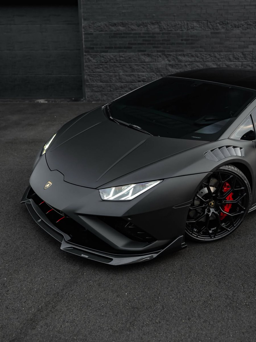 TheAutoHub's tweet photo. Lamborghini Huracan https://t.co/2XZXPbJr63