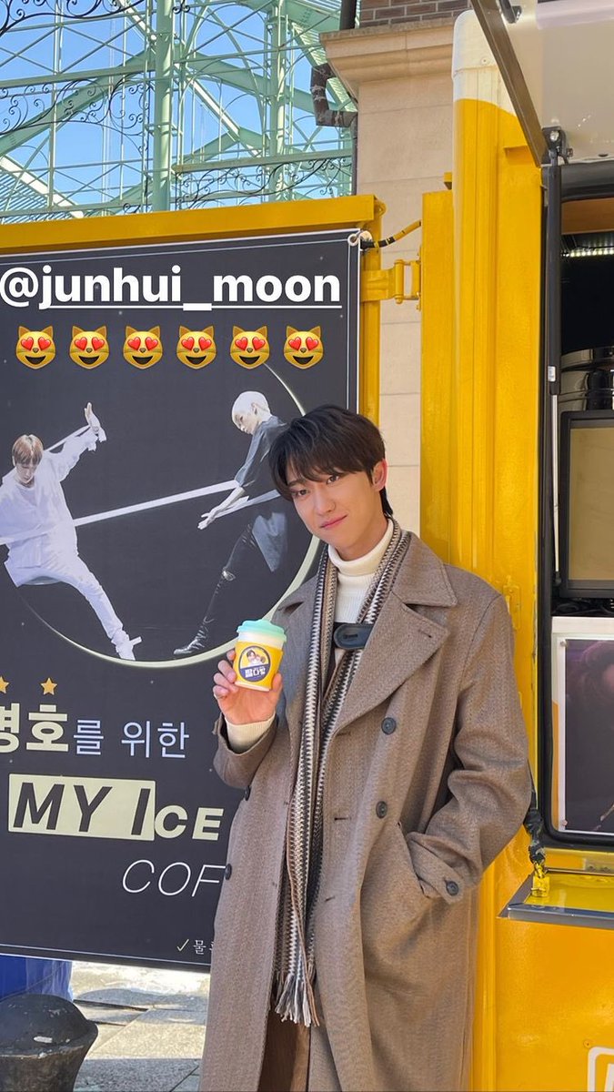 YasmeenOne's tweet photo. when you’re in a who loves seventeen the most competition and jun is your opponent https://t.co/LYR8Pna0Rf
