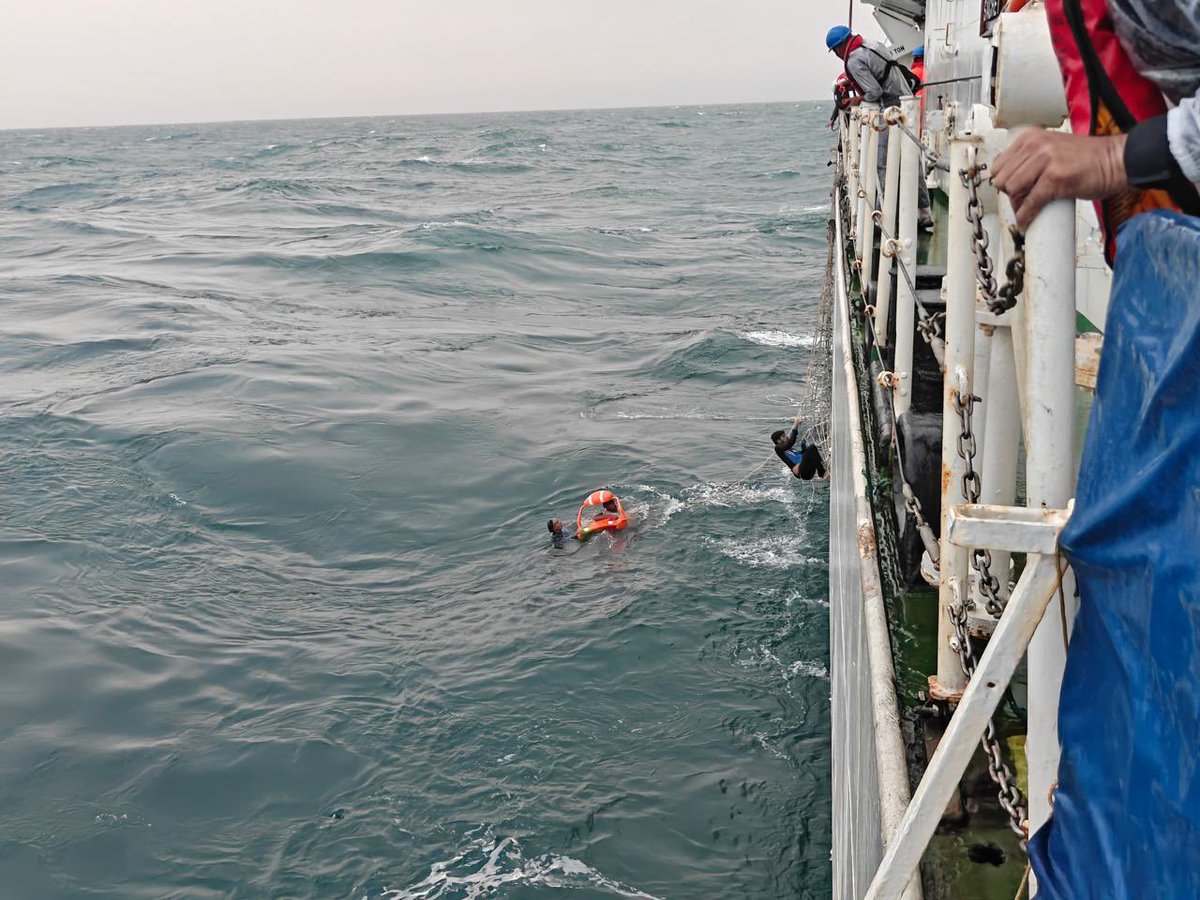 IndiaCoastGuard's tweet photo. Swift #SearchAndRescue by @IndiaCoastGuard Ship #Sachet off Mangaluru, saved six lives. After IFB Manju Matha suffered hull damage and flooding in rough seas on 29 Jun 26, all survivors were rescued using remote-operated lifebuoys.

Survivors are being brought to #NewMangalore for aid and handover to local authorities.

Every life matters. 

#IndianCoastGuard #SAR #SavingLives #MaritimeSafety #WeProtect