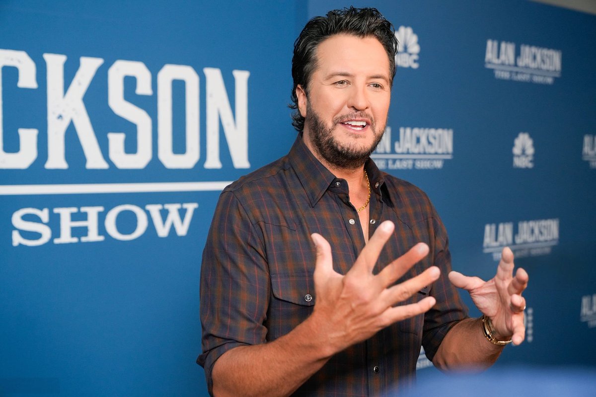 CScharago26's tweet photo. @lukebryan @MelanieLavall12 @OfficialJackson @JonPardi Wow What a party 🥳 🎉 celebrating 🍾 Alan Jackson tribute one of the best country legend of all time https://t.co/Jyd5TreXKf