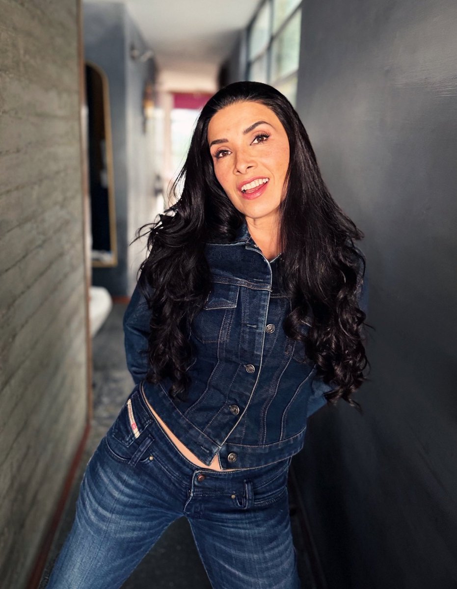 DalilahPolanco's tweet photo. Ni me estoy escapando, ni me estoy quedando😏Ando exactamente donde quiero estar 🤩😌

#ChingazoDeBesos 💜 #ChingazoDeAmor https://t.co/ayEygK50P7