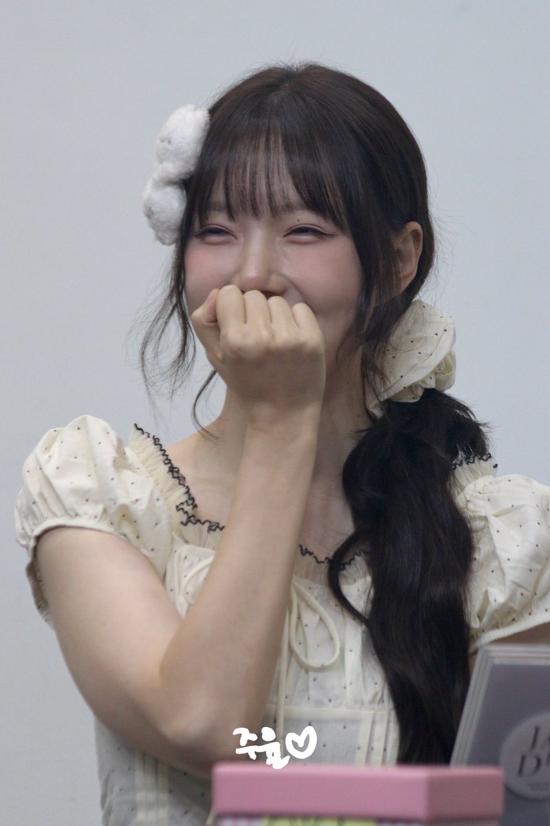 ohyens819's tweet photo. 260628 #예린 #YERIN https://t.co/HpNVFYjxGZ