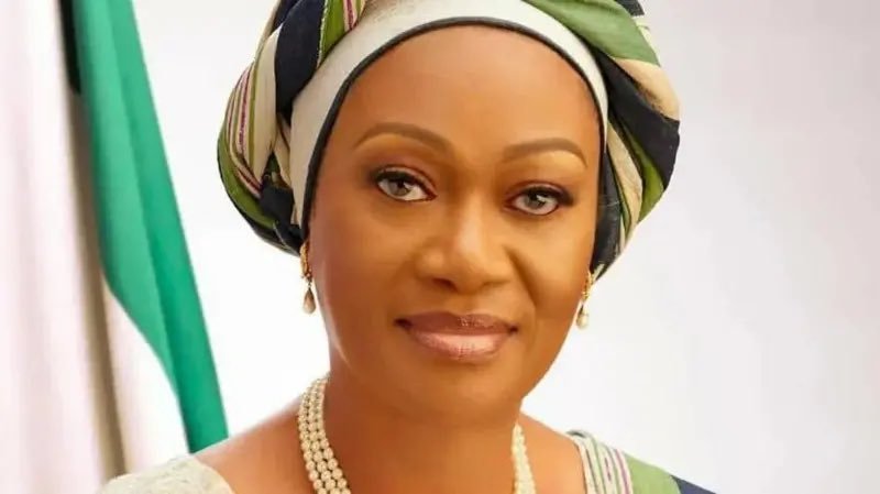 OpenDiscussn_NG's tweet photo. tbh..Nigerians don't love good people....they only love good people when they can control them or control their narratives..but once they can't or it's someone they don't like, there's nothing one can do that can be of any value in their sight. Our Former first lady: other room https://t.co/d7UQaeqwIR