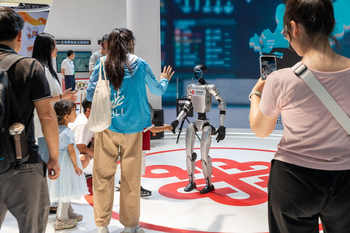 XinjiangBuzz's tweet photo. #XinjiangNews From June 25 to 29, the 9th #ChinaEurasiaExpo was held in Urumqi, China's #Xinjiang. The United Arab Emirates, South Korea, Russia and Thailand made their debut with national pavilions, showcasing their key industries and a wide range of signature products. https://t.co/pBZ0RBF3x6