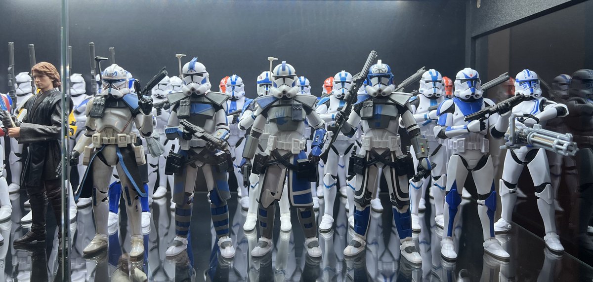 DarthSithRevan's tweet photo. The Umbara brothers are coming along. 
#starwars #starwarsblackseries https://t.co/Fbj2aoPIm2