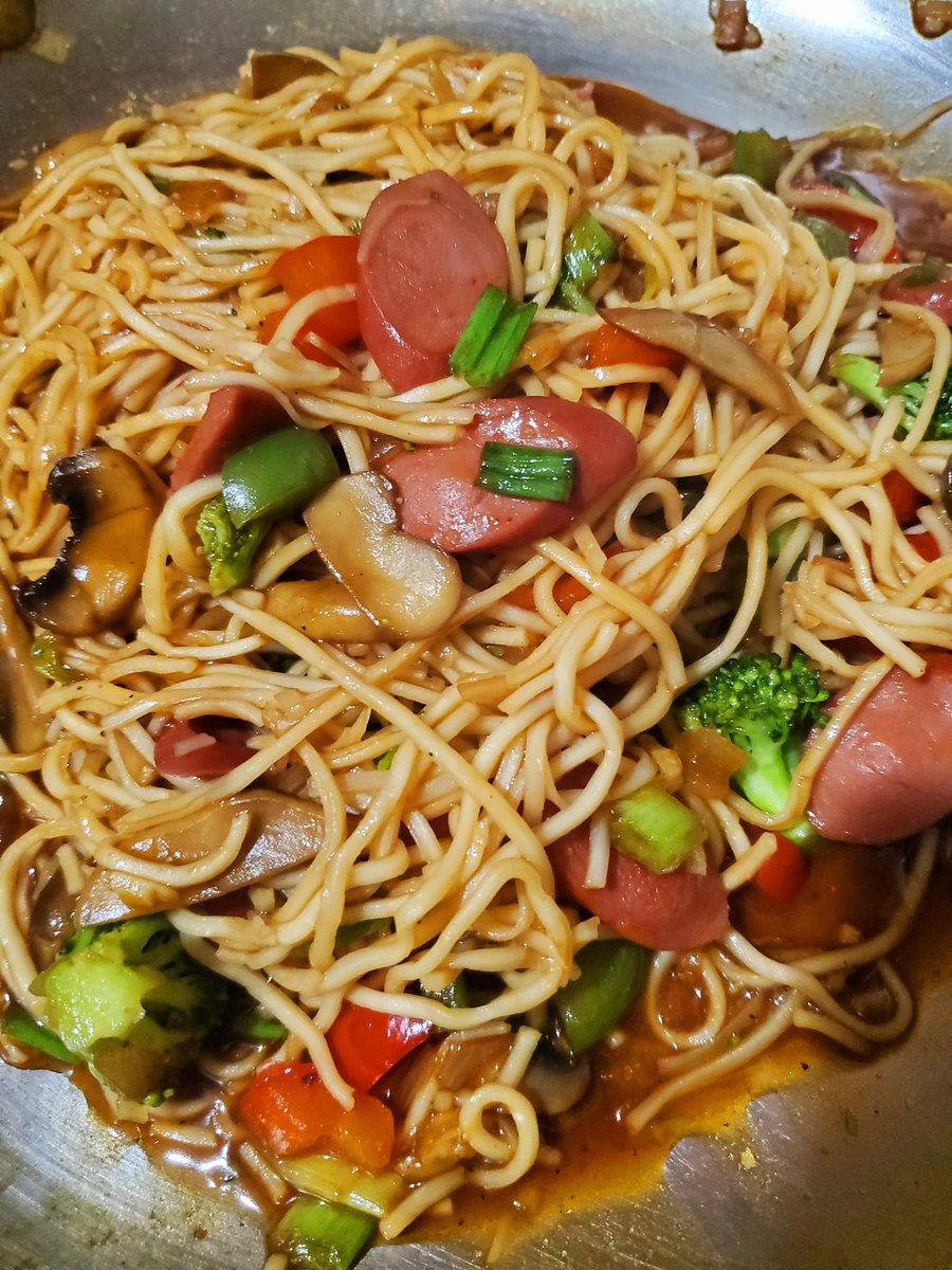 dajalwala's tweet photo. Dinner time madness
Ghareeb Noodles ๐
Khaso ๐
#Toronto #DixieKitchen #Khaso https://t.co/2Sh2ZoZAN3