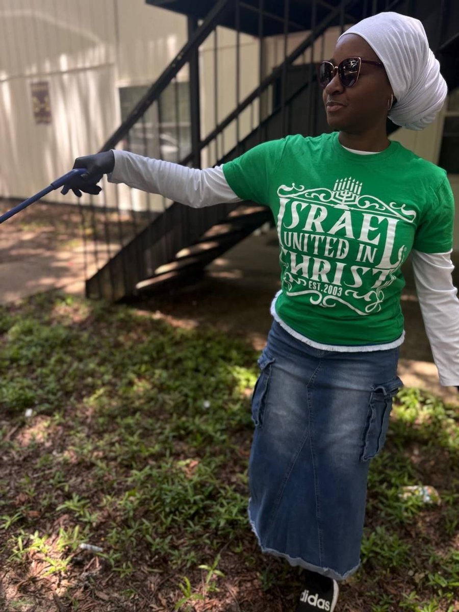 IuicTupelo's tweet photo. Cleaning the community Spiritually and Physically
#CaptainBenaiah #IUICTupelo #CommunityCleanUp #Nathanyel7 https://t.co/0qpXM1HsM6