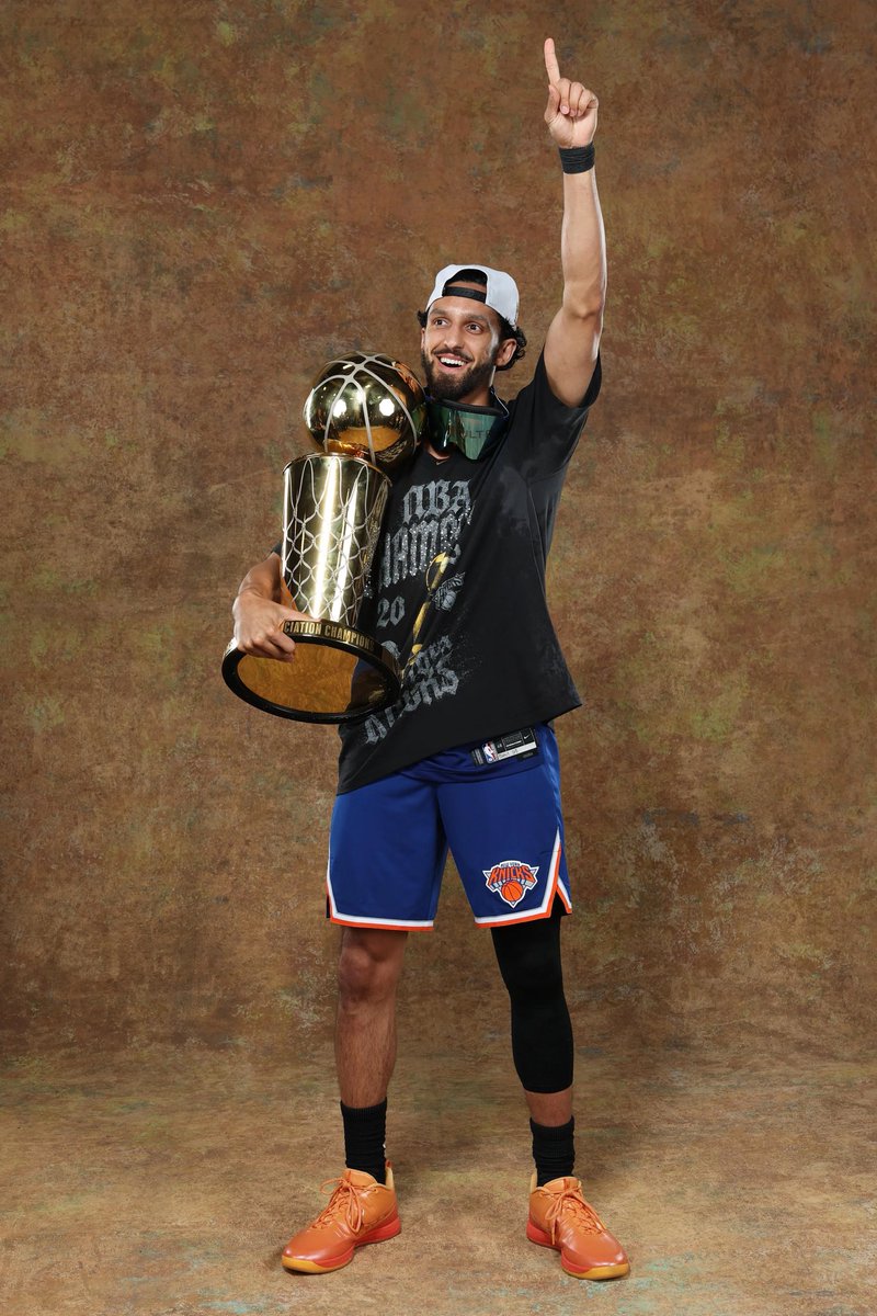 travbryanmusic's tweet photo. He said Knicks fans are a special kind of species. I would say coming back from a dislocated shoulder twice and shooting 70% from 3 in a large chunk of the playoffs proves he is a special kind of species as well. Landry Shamet did not even wait for the offers to pour in from other teams before deciding to resign with the Knicks. Some may call him a journey man. I like to think that his journey was just preparing him to be a Knick. Glad you’re back Lan. Let’s get another one. 🏆