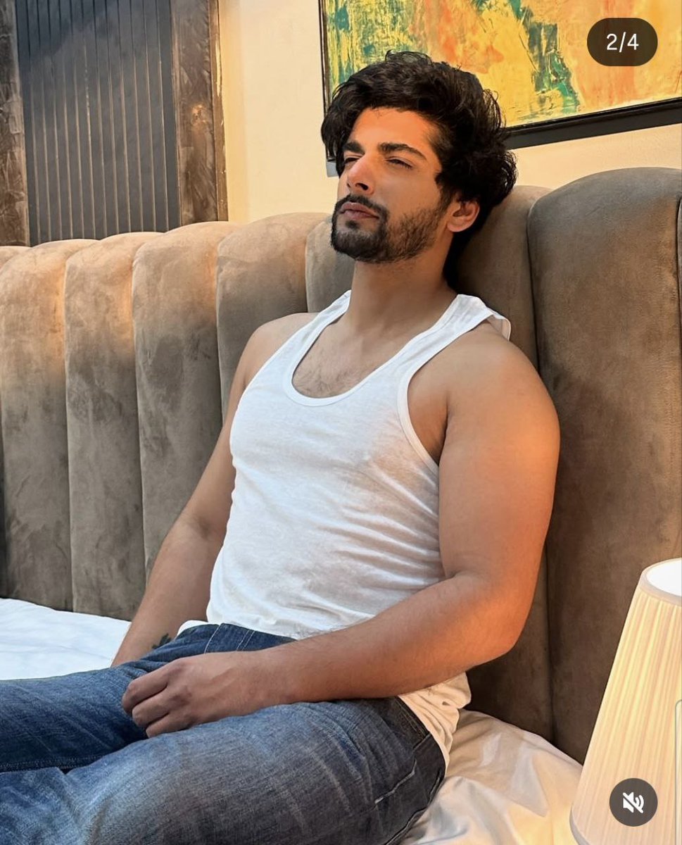 desiboy4e's tweet photo. Hot actor Le@k available 
#indianman #desihunk #indianmuscular #gayfitness #alfamans #gayx
#gay #hotguy https://t.co/Ak739Xs5kF