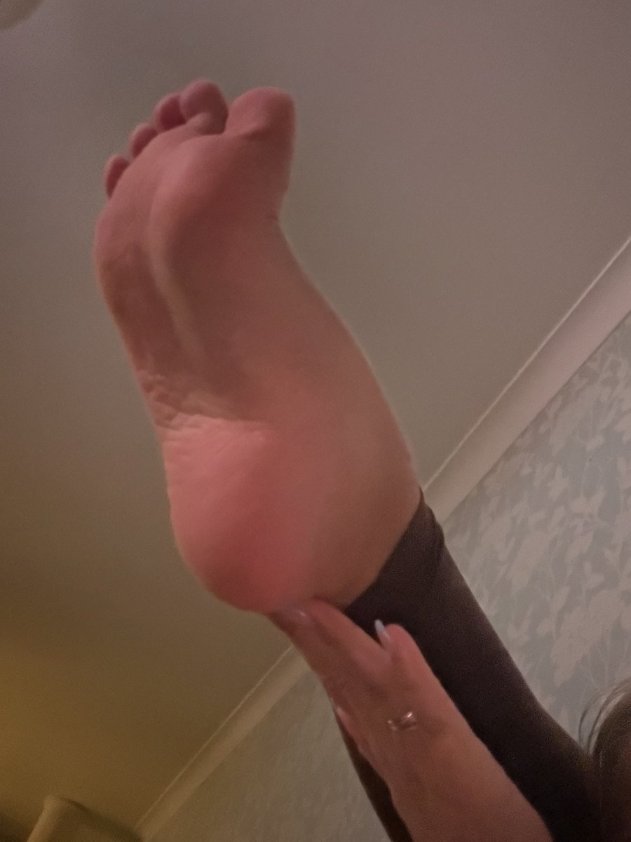 goddessggee's tweet photo. Serve my soles 🦶🏼🫰🏼 https://t.co/XoTmAQE1sZ