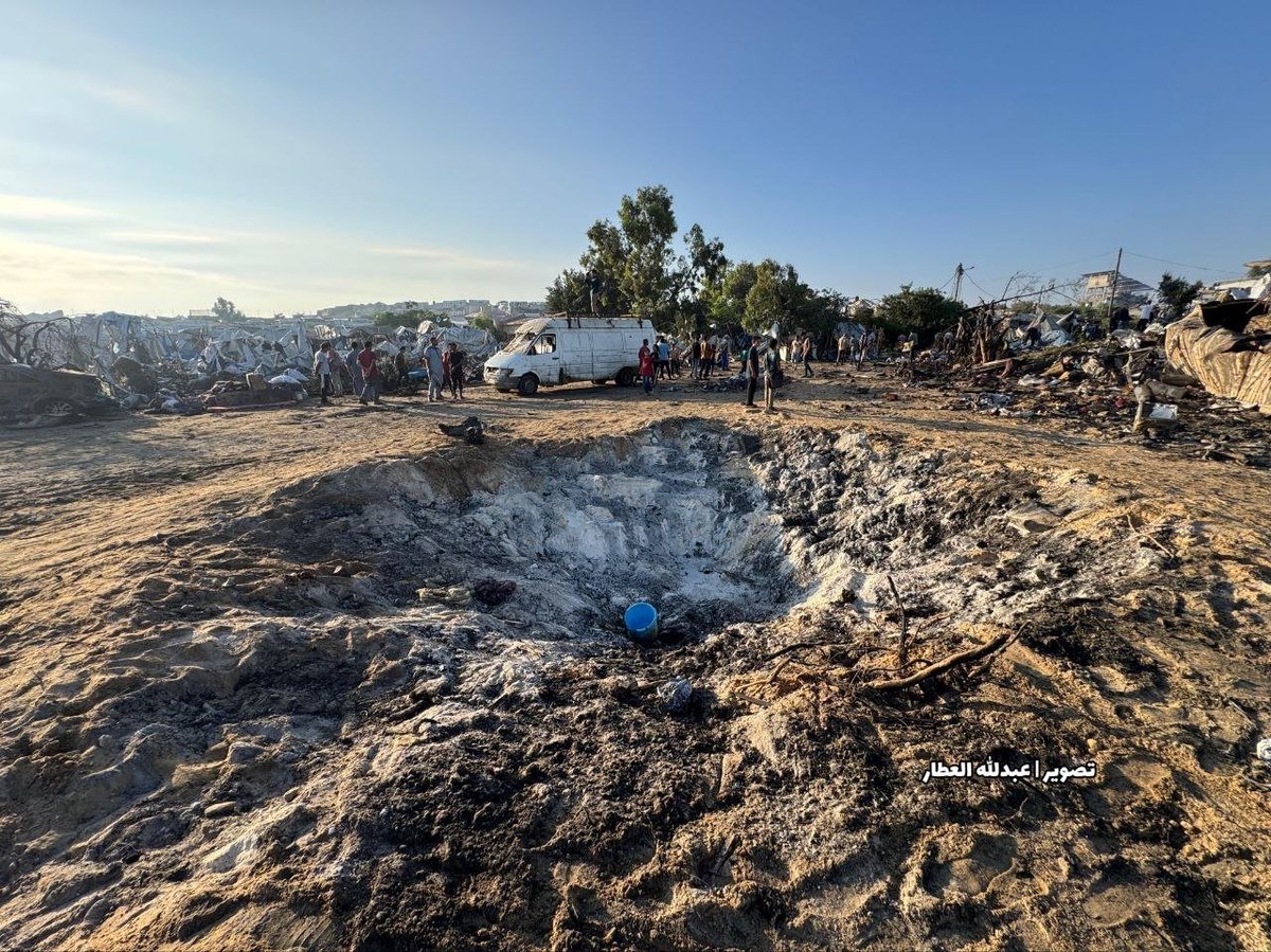 TheCradleMedia's tweet photo. The aftermath of a recent Israeli attack on tents sheltering forcibly displaced people in the Mawasi area of Khan Yunis, in the southern Gaza Strip. https://t.co/TKe4pRDfCk