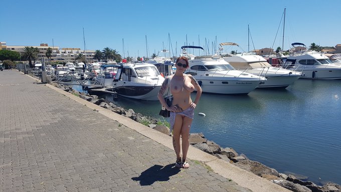 Julie Valmont - 1 pic. Le Cap m'attend, plein de bisous mes loulous 💋💋💋❤️❤️❤️ https://t.co/BP8ANnJYos