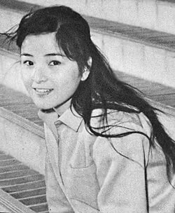 FrTaxz's tweet photo. 昨日6月29日は倍賞千恵子さんの誕生日(1941〜) .85歳。女優・歌手。SKDから松竹へ。「下町の太陽」「霧の旗」、寅さんの映画では妹役で有名。山田洋次監督とは60本以上撮る。彼女のアンチエイジングではないエイジングの生き方に賛同。最近の「PLAN75」「TOKYOタクシー」で新しい進化を遂げた。 https://t.co/BgCt4fH75b