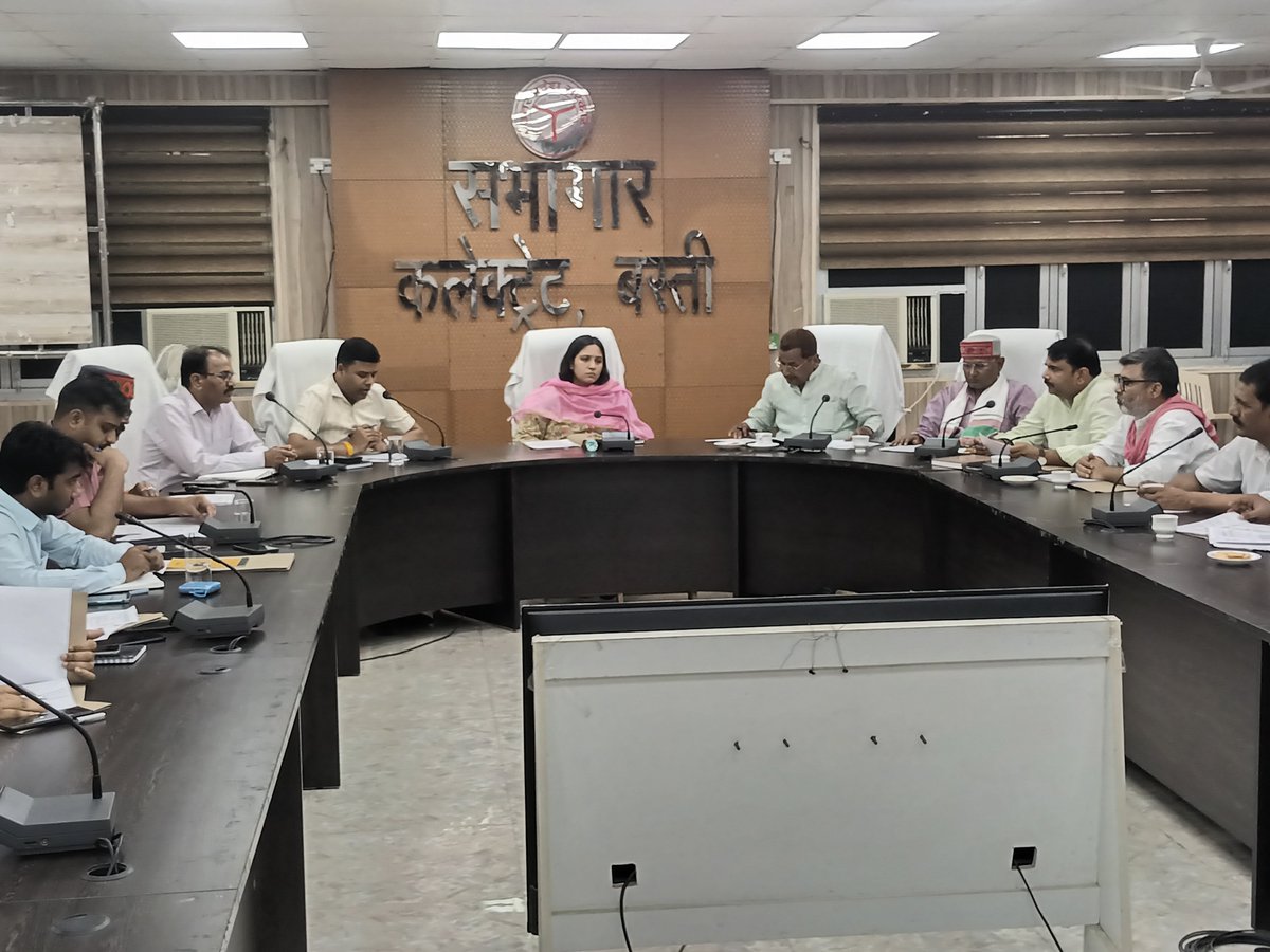 deo_basti's tweet photo. आज दिनांक 30.06.2026 को मा. आयोग क़े दिशा निर्देश क़े क्रम में मतदेय स्थल संभाजन प्रस्ताव हेतु जनपद क़े समस्त मान्यता प्राप्त राजनैतिक दलों क़े साथ बैठक @ceoup @ECISVEEP https://t.co/crureb63GX