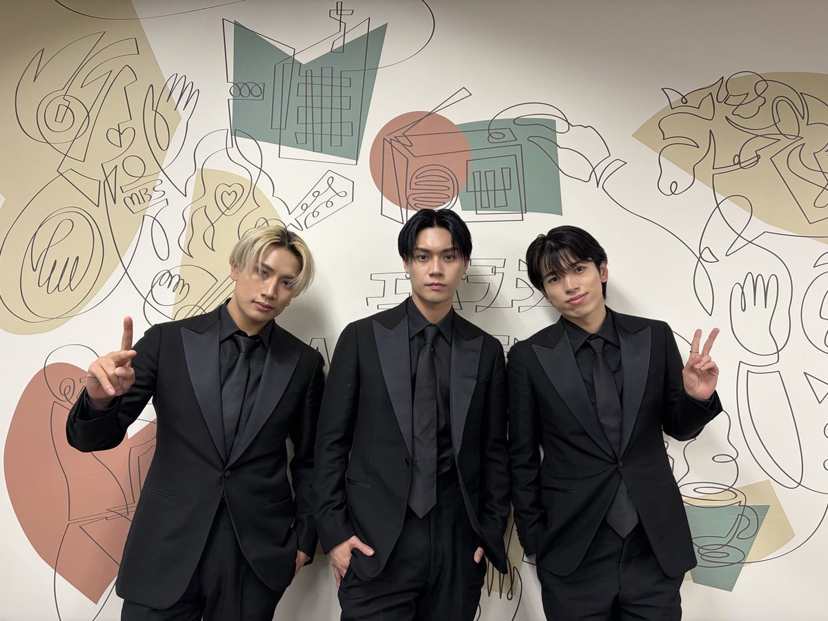 Sonymusic_Osaka's tweet photo. 本日の #きぃてな 🚀🔥

／
#MBSラジオ 「松井愛のすこ～し愛して♡MORE」
スタジオ生出演してきました🎙️
＼

#THEJETBOYBANGERZ の
#YUHI #AERON #KOTA が番組に初出演🎉

聞き逃した人もきぃてな🐈
📻https://t.co/jfDmgTrtIm

🎧明日リリースの最新ALもチェックしてな🐾
https://t.co/MdIdL3bUpH https://t.co/C4MhpIxImo
