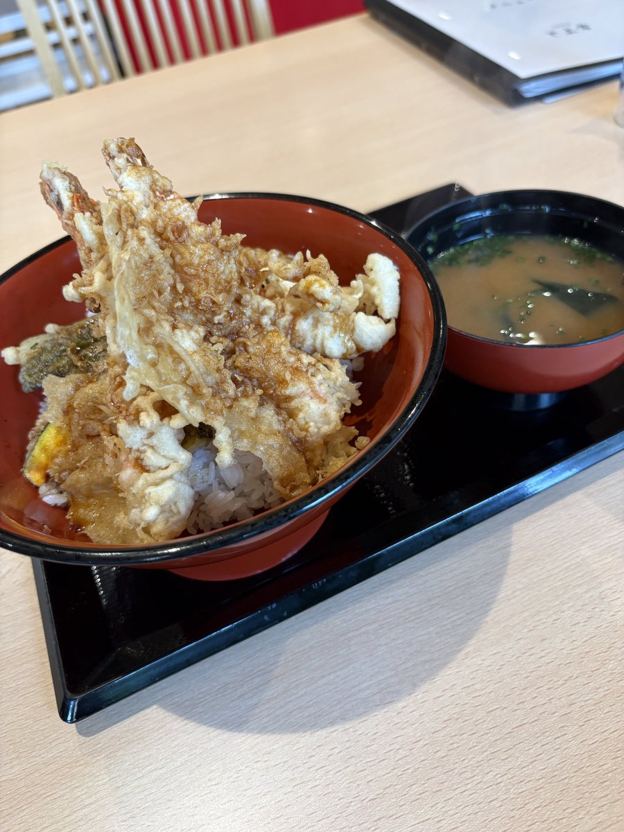 totoumi__'s tweet photo. 旅行中の脳内

旅行楽しい！おいしい！　　　　10%
歩きすぎだろ…                              40%
マレニアと戦いたい　　　　　　50%
楽器の練習やらないとやばい　　3京% https://t.co/0xDavSYWMj