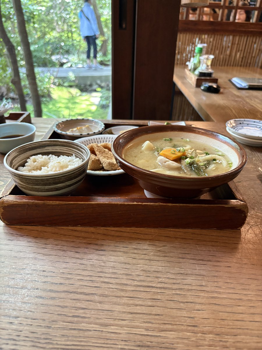 totoumi__'s tweet photo. 旅行中の脳内

旅行楽しい！おいしい！　　　　10%
歩きすぎだろ…                              40%
マレニアと戦いたい　　　　　　50%
楽器の練習やらないとやばい　　3京% https://t.co/0xDavSYWMj