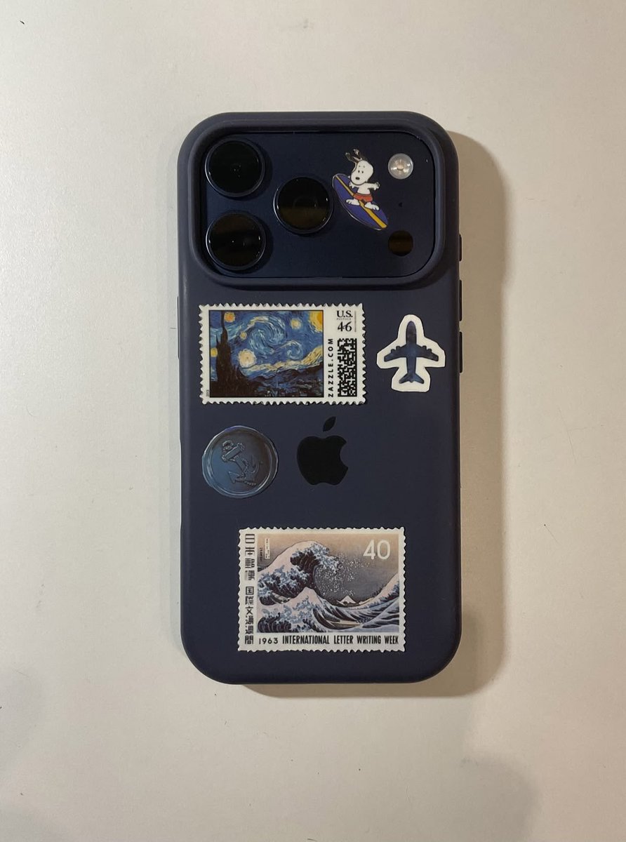 muskaan___07's tweet photo. iPhone 17pro silver      or      iPhone 17pro blue https://t.co/4r8xbiEAQh