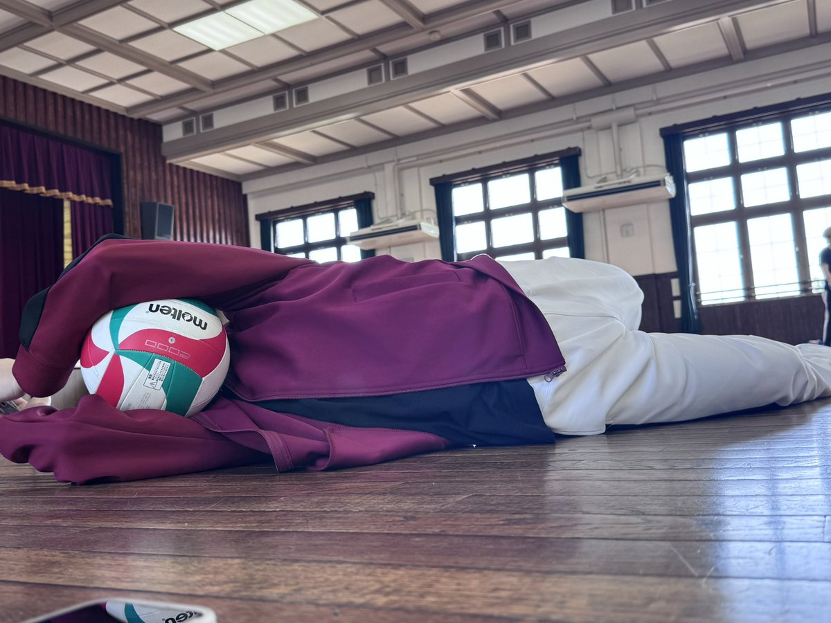 EnXg6's tweet photo. 👈横からスカイさんが撮った写真
上からねるねぇーさんが撮った写真👉

ぐにゃ〜ん🙃 https://t.co/4oCB1qO2uT