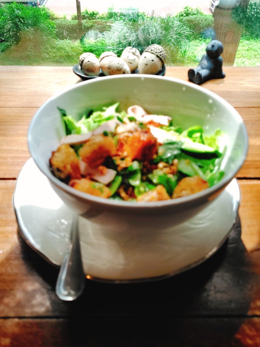 harry_kunitachi's tweet photo. 国立のベトナム料理店、くにたちサイゴン桜に行って来ました。

前菜三品
フォー・チョン(冷やしフォー)
タピオカ(あずき添え)

ピリ辛の汁無しフォーは暑い日に食欲を増してくれます。 https://t.co/nIQ9Qk82Iv