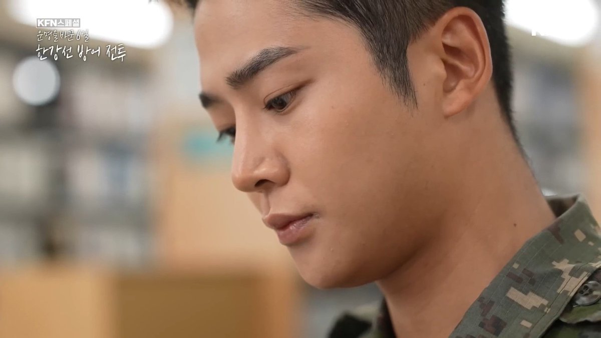 k_ro_woon's tweet photo. 김석우 상병
제대까지 D-300 https://t.co/efft9uiGif