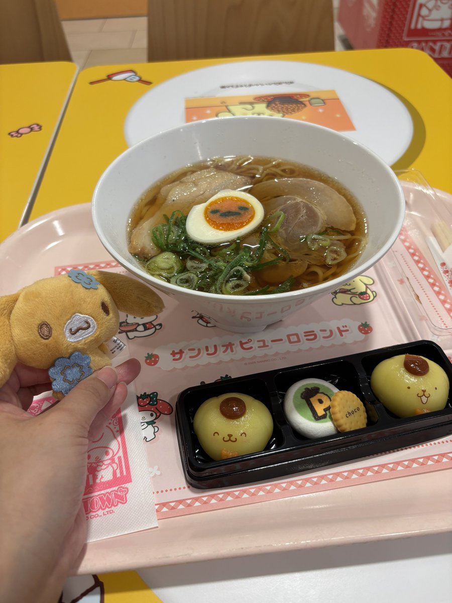 hengiri's tweet photo. ピューロランド行ってきた！カプチーノくんのグリ2回出来たから良かった！いつもピューロ行くと思うのはぐでたま居てくれて嬉しいし、ぐでたまのグッズもちょっとは出してくれててありがたい。 https://t.co/E0ycPFtnZB