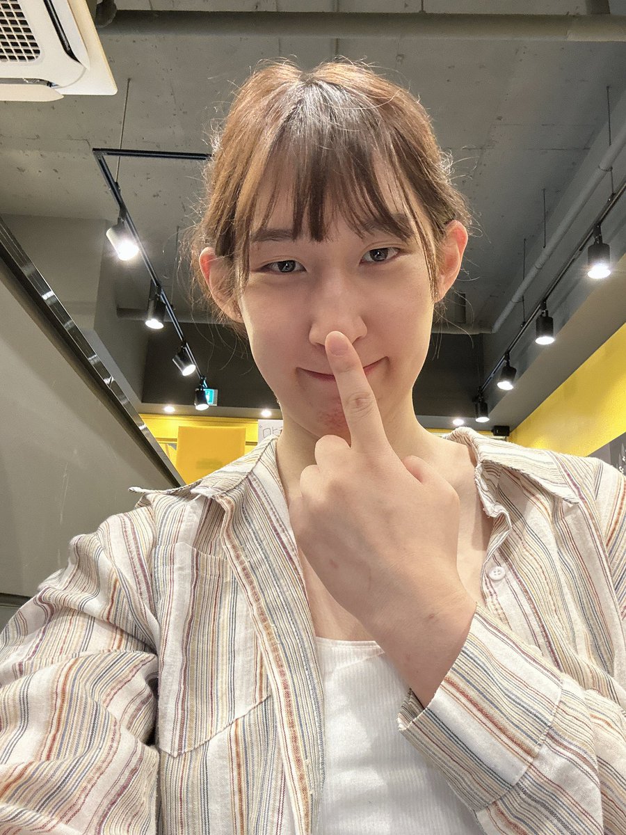 _silver_chae_'s tweet photo. 돼지야 살빼라 https://t.co/9koRnA6epi