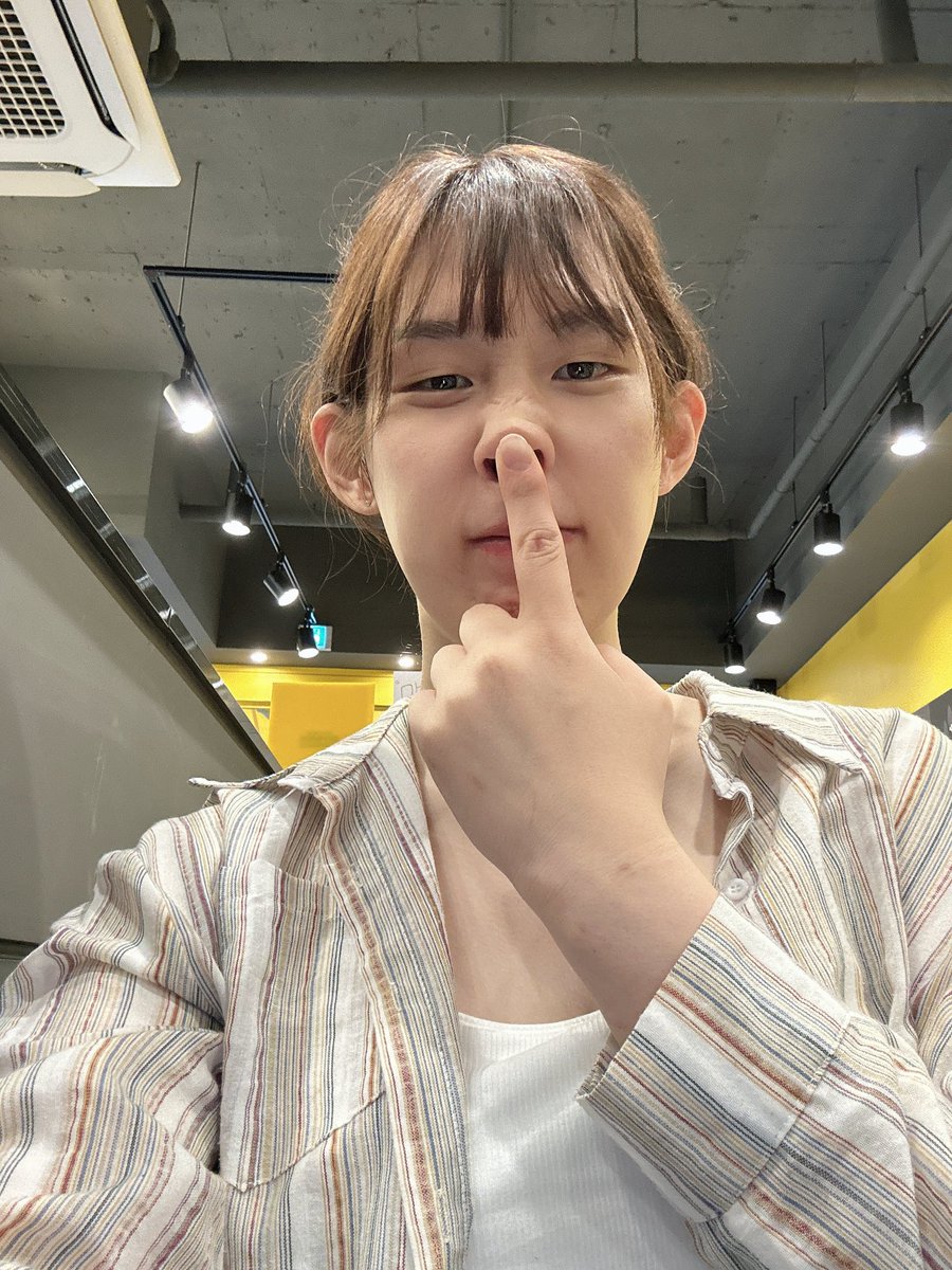 _silver_chae_'s tweet photo. 돼지야 살빼라 https://t.co/9koRnA6epi