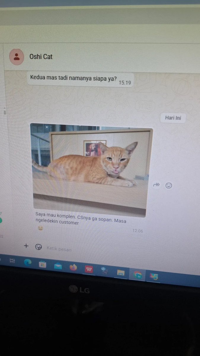 mamahmuda1_'s tweet photo. Siang2 dibikin panik sama complain customer, udah deg2an pas buka chatnya "OALAAHHH COOOKK SI OYEN" 😭😂￼
cc: dans24_ https://t.co/QkgMgK0VG2