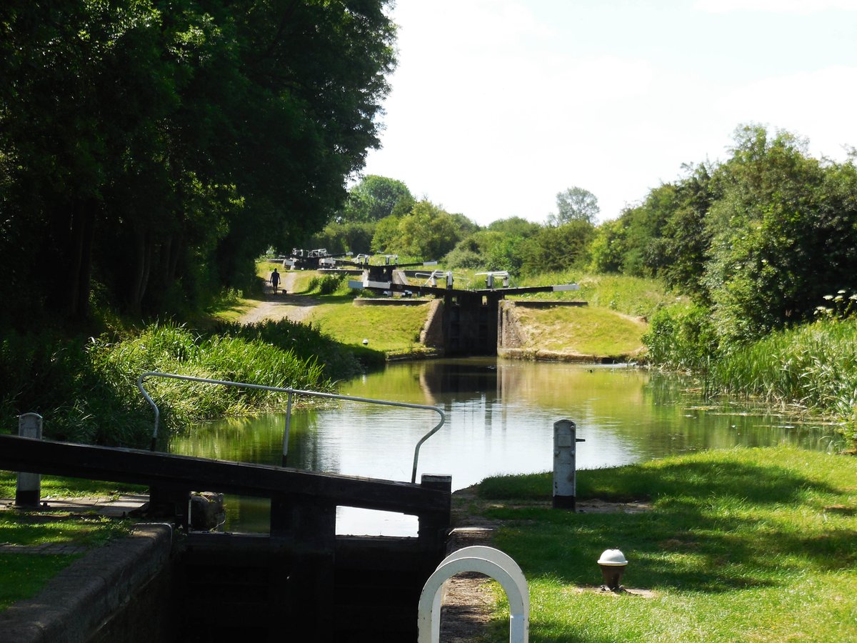 retired_tom's tweet photo. My photos from #June 2018

@CanalRiverTrust #GrandUnionCanal #NorthamptonArm #Lock #Bridge #Reflections 

#Canals &amp; #Waterways can provide #Peace &amp; #calm for your own #Wellbeing #Lifesbetterbywater #KeepCanalsAlive https://t.co/jVBRQurdzJ