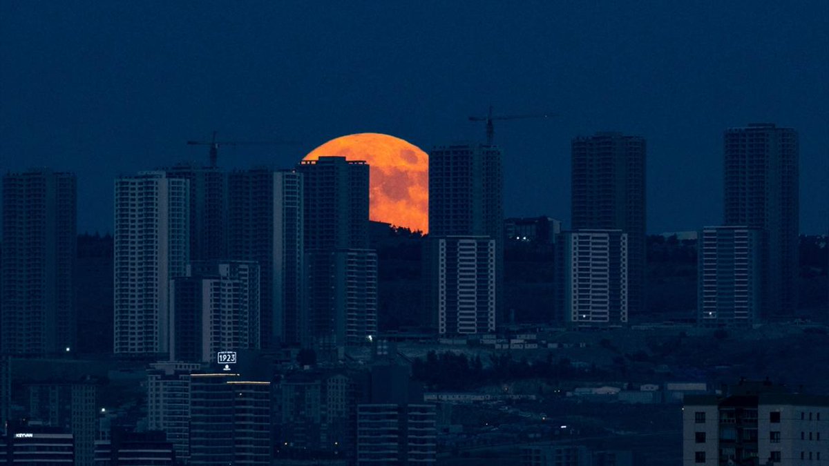 bpthaber's tweet photo. Dün akşam ülkemizin farklı noktalarından kaydedilen dolunay manzaraları: https://t.co/QQ6nDIe73y