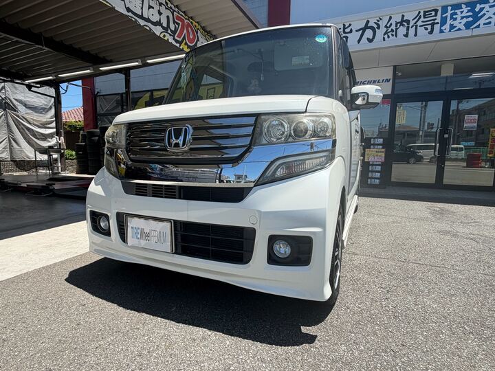 twp_sanda's tweet photo. N-BOXのタイヤ交換ありがとうございました🛞
ネクセン N'Blue 4Season を装着✨
夏も冬も使える便利なオールシーズンタイヤです☀️❄️
履き替え不要で、突然の降雪にも安心！
オールシーズンタイヤをご検討中の方はぜひ😊#タイヤホイールプレミアム #NBOX #ネクセン #オールシーズンタイヤ https://t.co/IjYmtP9AKV