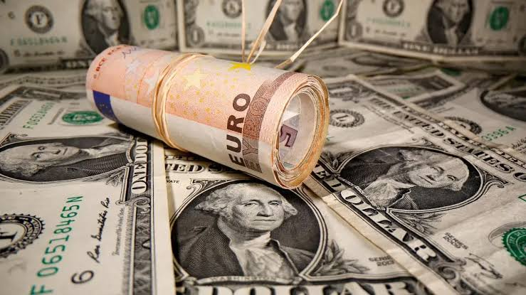 india_plus_'s tweet photo. 🚨 India's forex reserves rose by $963 million to $672.59 billion, remaining near record high levels. https://t.co/yoVh4WdPso