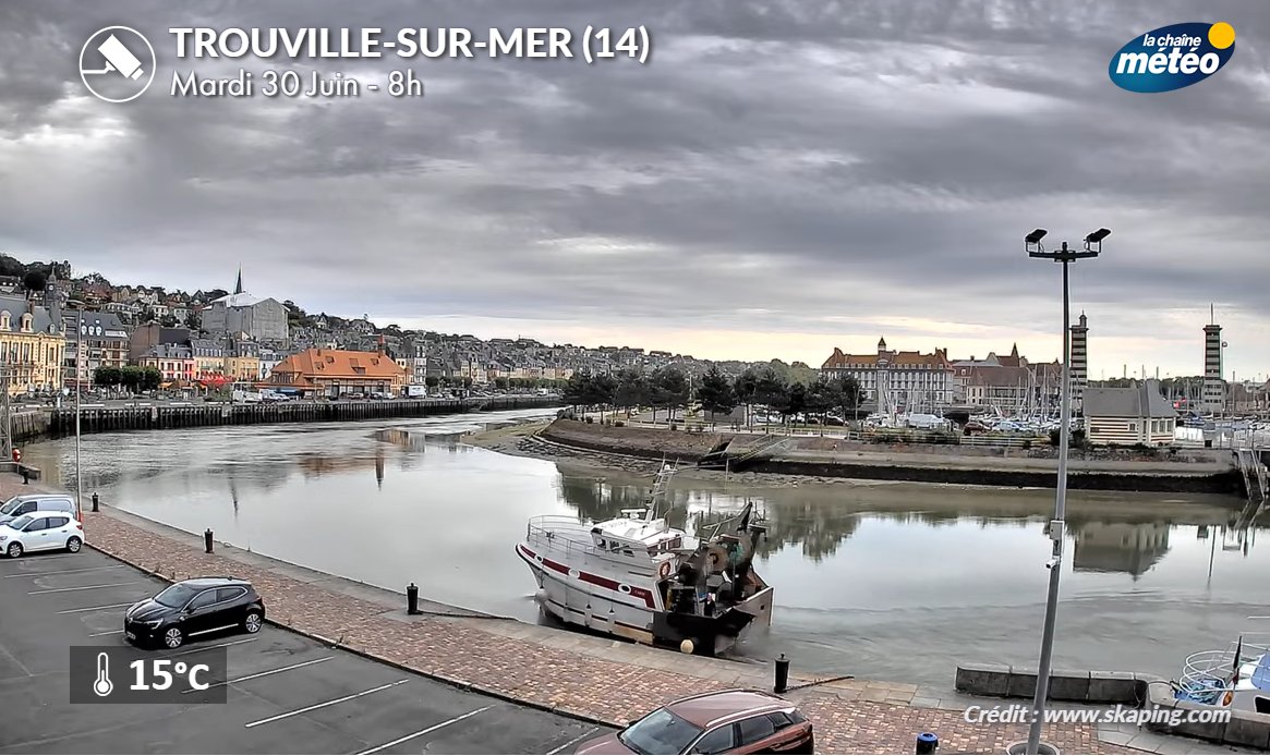 lachainemeteo's tweet photo. ☁️☁️Net changement d'ambiance ce mardi matin sur les côtes de la Manche comme ici à #Trouville-sur-mer. Les nuages dominent et le ciel menaçant avec un risque d'averses. https://t.co/VeHm4X1jsg