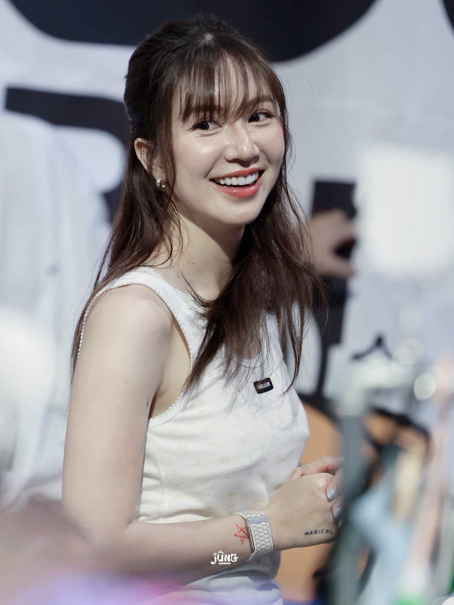Junenannirin_TH's tweet photo. โลกมีสีสันเพราะรอยยิ้มพี่จูนจริงด้วย 🌈

ENJOYJUNE BAE BRAND LIVE MARKET
#EnjoyJunexMarket https://t.co/gwPfXcFylX