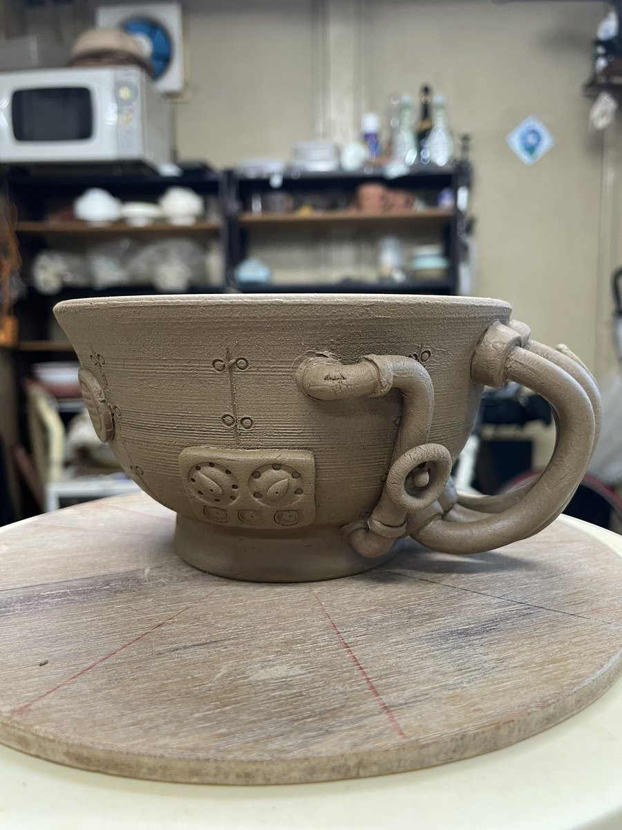Ateliertouya's tweet photo. 前回のヨコハマハンドメイドで
うちのマグカップを見て
　「これで、スープカップが欲しい」と
仰る方がいて
１つ探り探り作ってみました💦
こんな感じですかね〜
何色にしようかなー？

#HandMade in Japan Fes
🎪7/11（土）12（日）11〜19時
📍東京ビッグサイト
ブース　K-278
#HMJ https://t.co/ZAUqhxaR7r