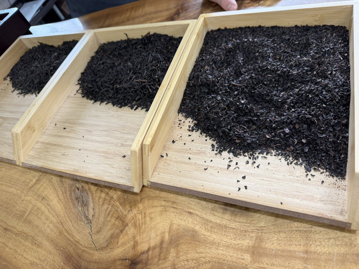 teapick_teapick's tweet photo. 【名古屋ラシックPOPUP】
明日7月1日から七夕の7月7日まで、
名古屋ラシック B1階 エスカレーター横にてPOPUP出店いたします🫶

今回のポイントは、
🫖 新作のブレンドティーや新茶がたくさん！
🍪 新作のアメリカンクッキーやスコーンやあのコラボサブレもご用意！
☕ 日替わりで3種類ほど試飲もお淹れします！

「気になっていたけど、なかなかお店まで行けなかった…」
という方も、この機会にぜひお立ち寄りください🧸

よろしくお願いいたします🫶