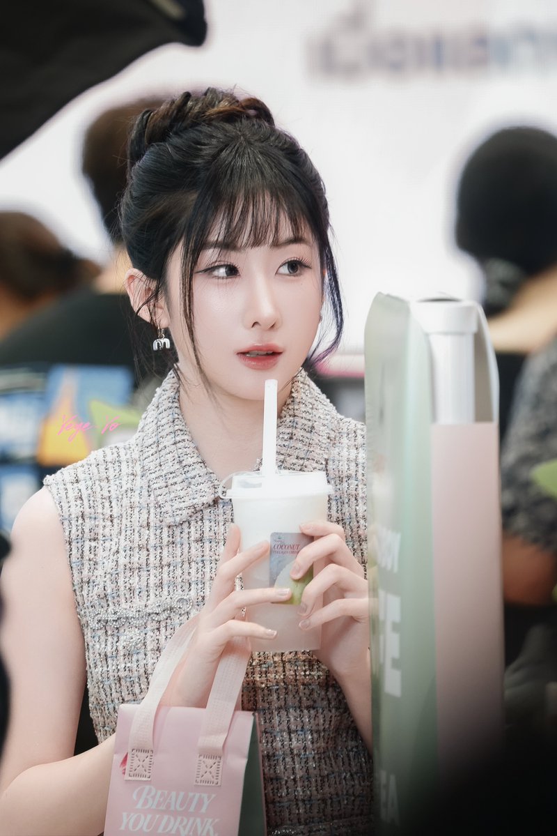 yeyeqisijiang's tweet photo. 💕

EVEANDBOY CAFE NOSE TEA APASRA
#YokoAtEVEANDBOY https://t.co/CkiLI2Qn6q