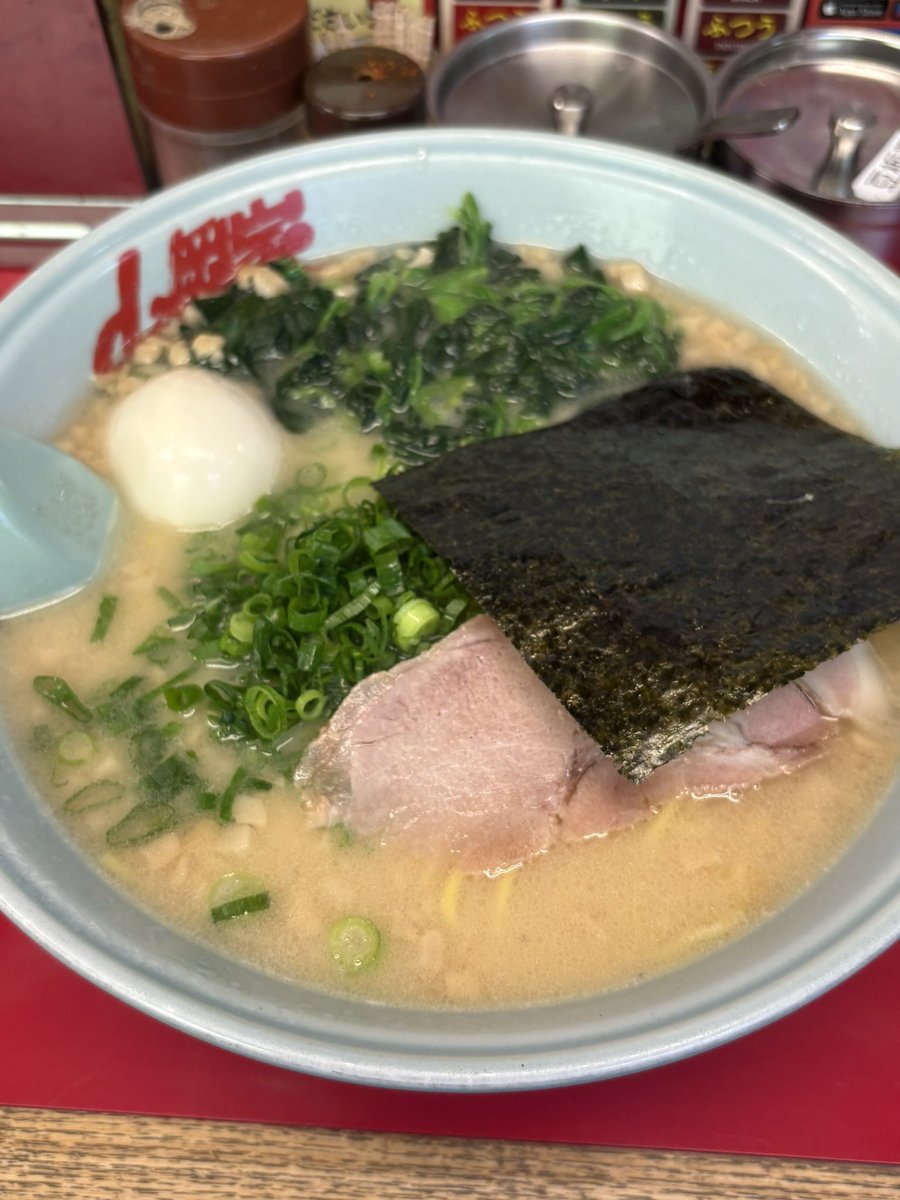 saiteu_tw's tweet photo. 西海岸で飲む、いつもの味。僕にとって新鮮みがないことが、成功の証だと思う
#山岡家 https://t.co/nSGCBaC6FK