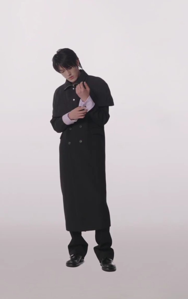zhangzeyuth's tweet photo. Thank you very much @Prada for your trust in Zhang Zeyu and TransfOrmProject It is an absolute honor for them to learn and grow with such a legendary brand. We will continuously support them with love and respect.

十分荣幸能够得到 Prada 品牌的信任。能与如此传奇的品牌一同学习与成长，对 张泽禹和 T.O.P 而言是莫大的荣幸。泰国粉丝会心存感激，一如既往地全力支持。

ขอบคุณ #Prada เป็นอย่างยิ่งสำหรับความไว้วางใจที่มีให้กับ จางเจ๋ออวี่ และวง #TransfOrmProject ถือเป็นเกียรติอันสูงสุดของพวกเขาที่ได้เรียนรู้และเติบโตไปพร้อมกับแบรนด์ระดับตำนาน แฟนไทยจะคอยสนับสนุนด้วยความรักความเคารพเสมอ

ZhangZeyu AT PRADA
#ZhangZeyuXPrada
#Prada #ZhangZeyu