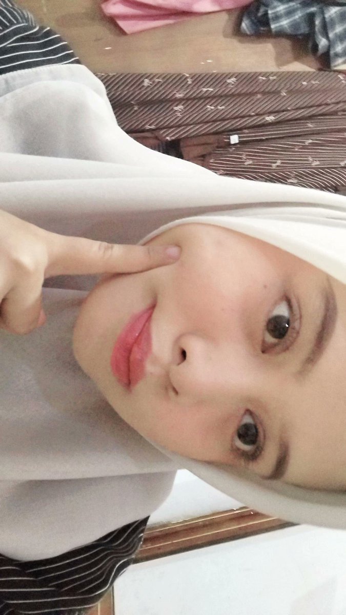 cvbxyu's tweet photo. [QUEER FRIENDSHIP APPLICATION]

Name: Juwa
Age: 23
Occupation: apa ya?
Zodiac: libra baik
Height: yg jelas pendek
Hobby: music (?)
Funfact: jariku pendek, hobi pap miring https://t.co/4tfVAaLmcq