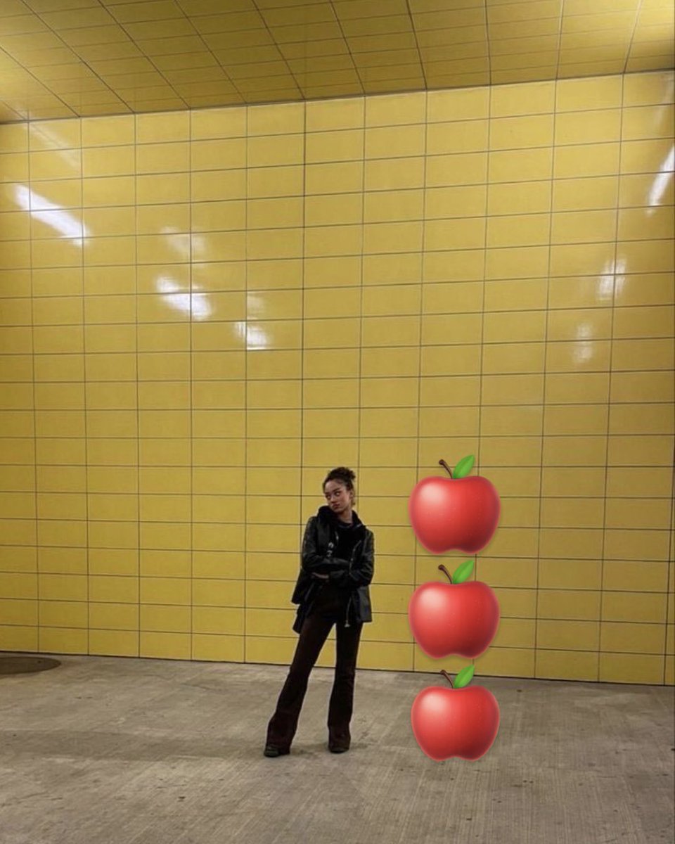 meiyokchaes's tweet photo. baby is barely three apples tall here https://t.co/S6XXjCe4sU