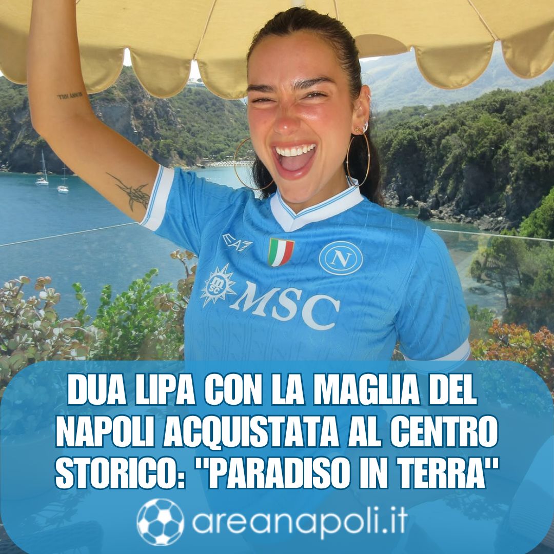 areanapoliit's tweet photo. 🩵 😍 Al termine della vacanza napoletana e tra le bellezze del golfo partenopeo, la cantante britannica, Dua Lipa, ha mostrato con fierezza uno scatto che la ritrae con la maglia azzurra del #Napoli. La didascalia la dice lunga: "Paradiso in terra", poi una serie di scatti che evidenziano i luoghi che ha visitato e le leccornie della cucina napoletana che ha assaggiato durante il soggiorno in Campania.