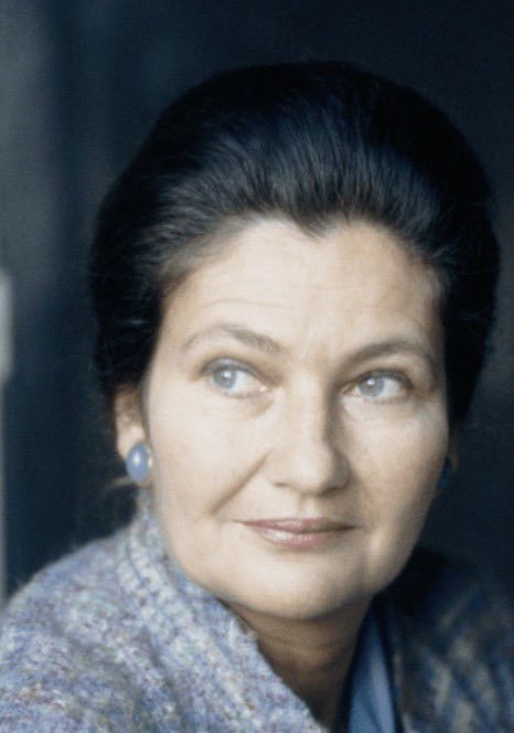 AurelienVeil's tweet photo. 13/07/1927-30/06/2017
9e yahrzeit (anniversaire du décès) de ma grand-mère Simone Veil.

Française, juive, républicaine, universaliste, elle consacra sa vie à lutter pour les femmes, la dignité humaine, la mémoire de la Shoah.

Elle serait horrifiée du retour de l’antisémitisme. https://t.co/7dw9FWNgFp