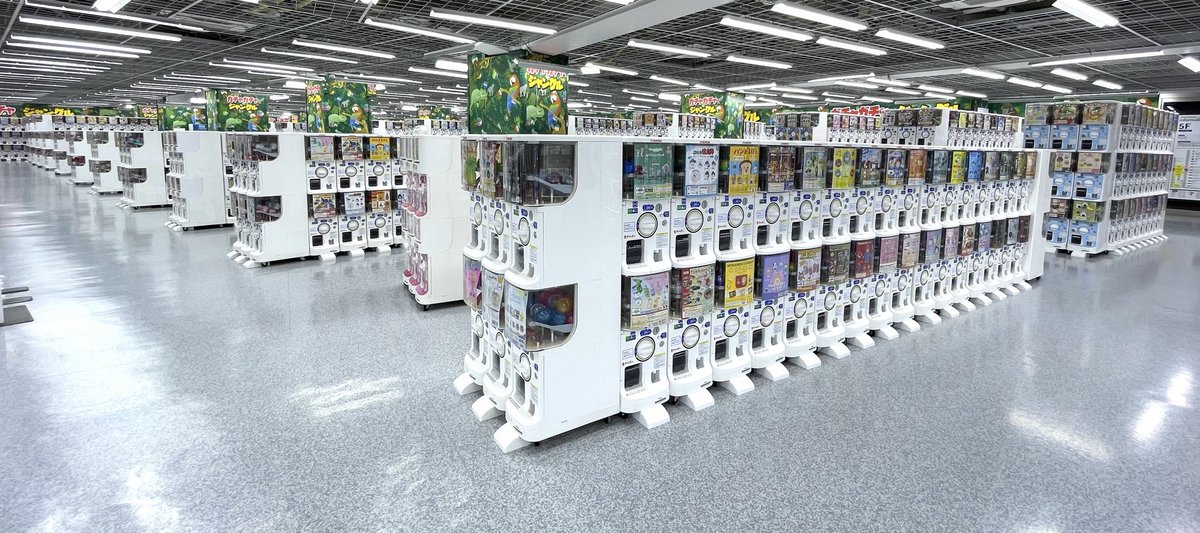 yodobashi_ikbkr's tweet photo. ／
カプセルトイの量、
すごくないですか❓✨
＼

見たことがないくらいの
広さと商品数❗️
見て回るだけでも楽しいです🎶

ぜひ5階カプセルトイコーナーに
お越しください✨ https://t.co/52I5EOhALG