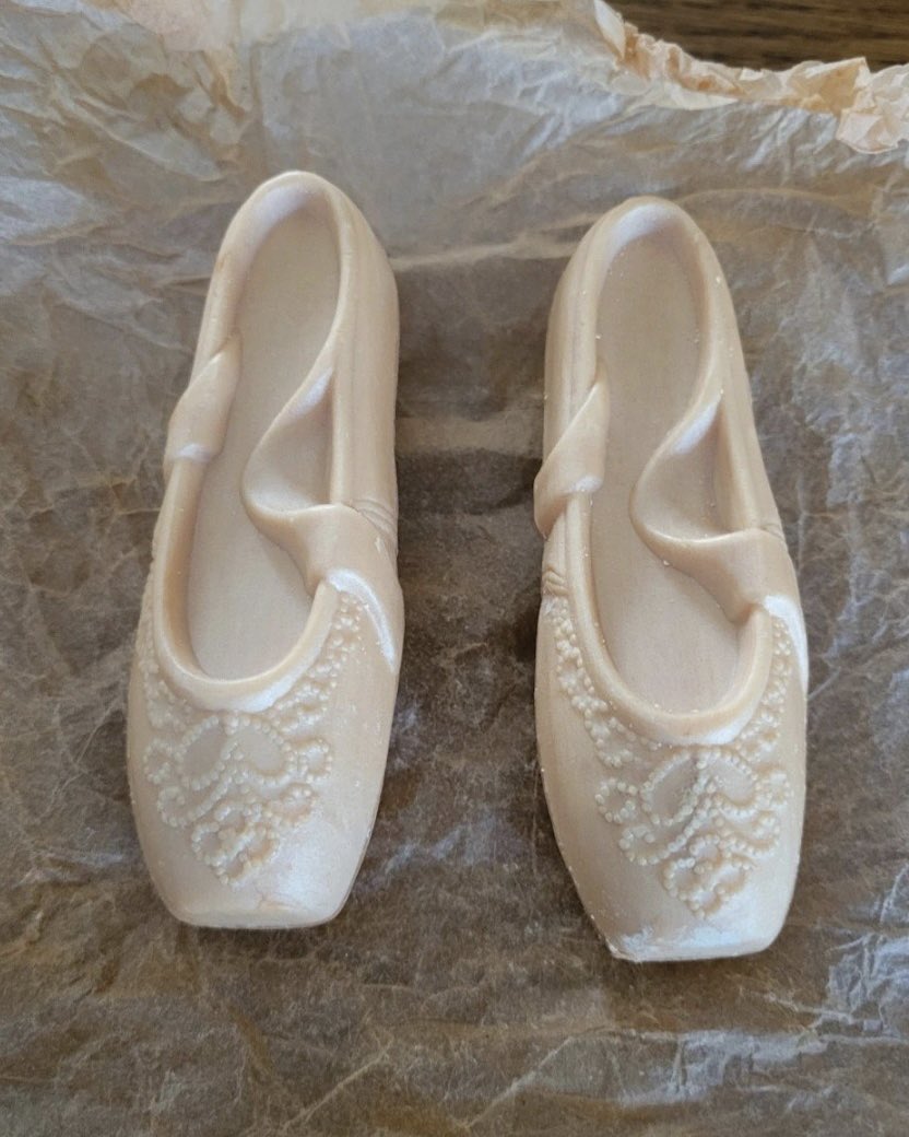 milkfedkitten's tweet photo. Pointe shoes made of soap 🫧🩰 https://t.co/sjrGCIaQkB