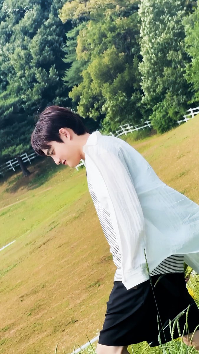 Bloom__Soo's tweet photo. 'This station is SUMMER'  🚃

#도경수 #DOHKYUNGSOO https://t.co/X0VHKFx61Q