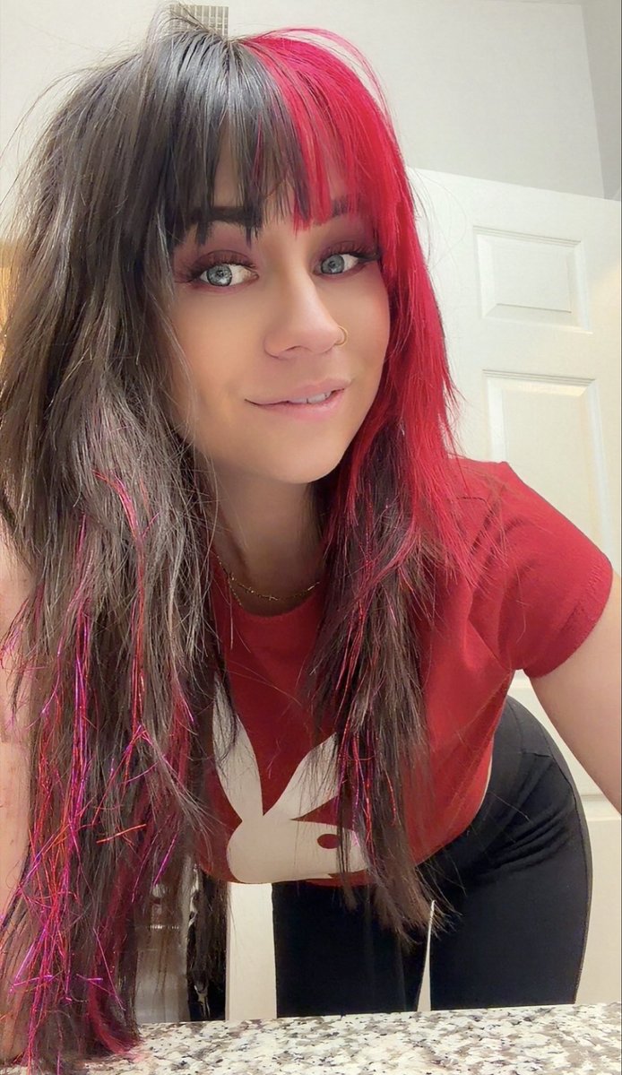 netunian's tweet photo. No one cares for my fully clothed pics but I'm still posting it :) 

Still down to meetup anyone 😝🥰😘 https://t.co/6xqdhDl74r